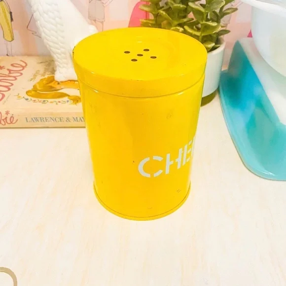 🧀SOLD🧀 Vintage Yellow Cheese Shaker Tin – 60s 70s Retro Kitchen • Metal Canister - Picture 6 of 8